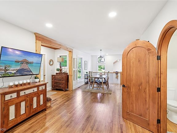 5th image of 8318 Music St