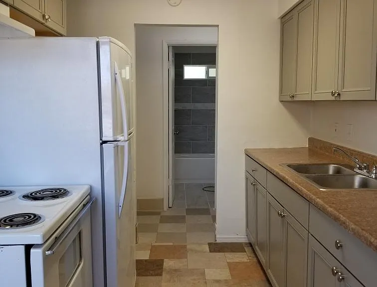 204 Cottonwood Ln #1 — Photo 6
