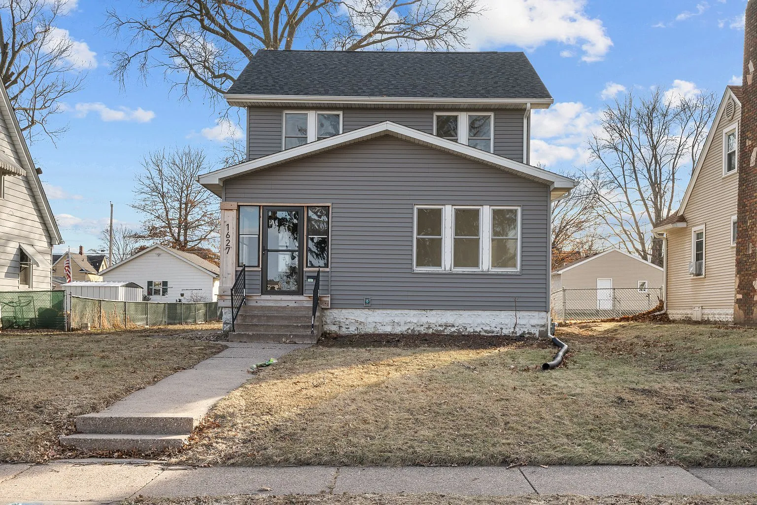 1627 W High St photo 1