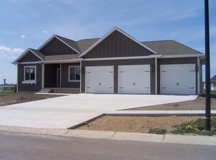 1754 Doral Dr, Brookings, SD 57006