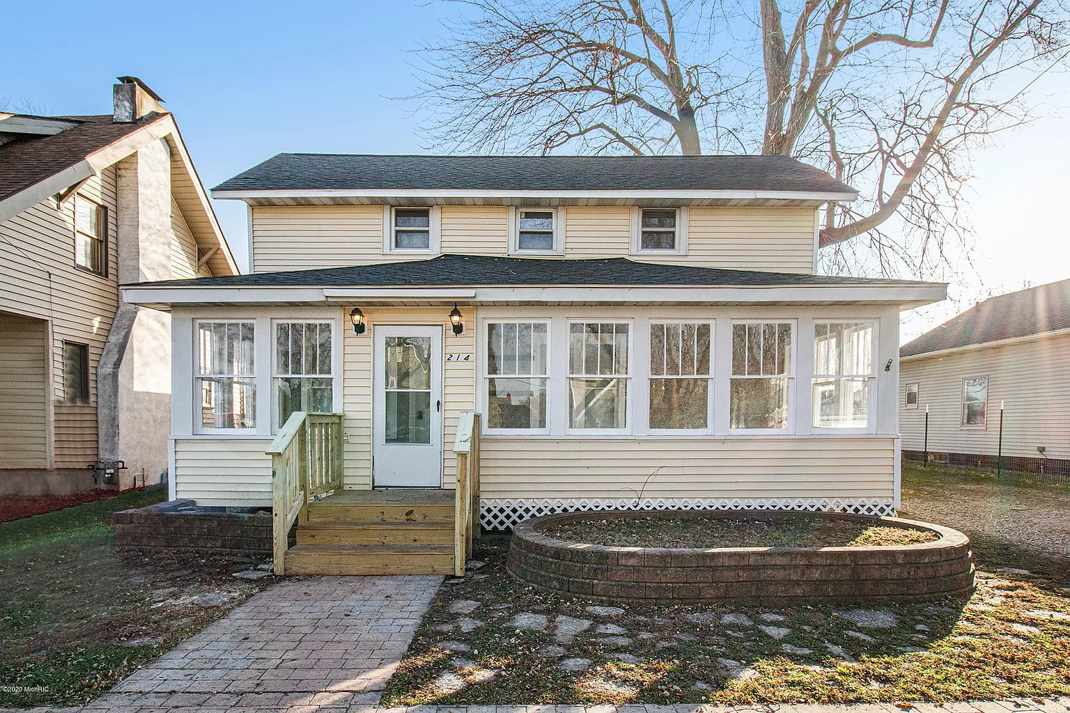 214 E Hotchin Ave photo 1