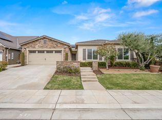 537 S Crescent Ln, Madera, CA 93636