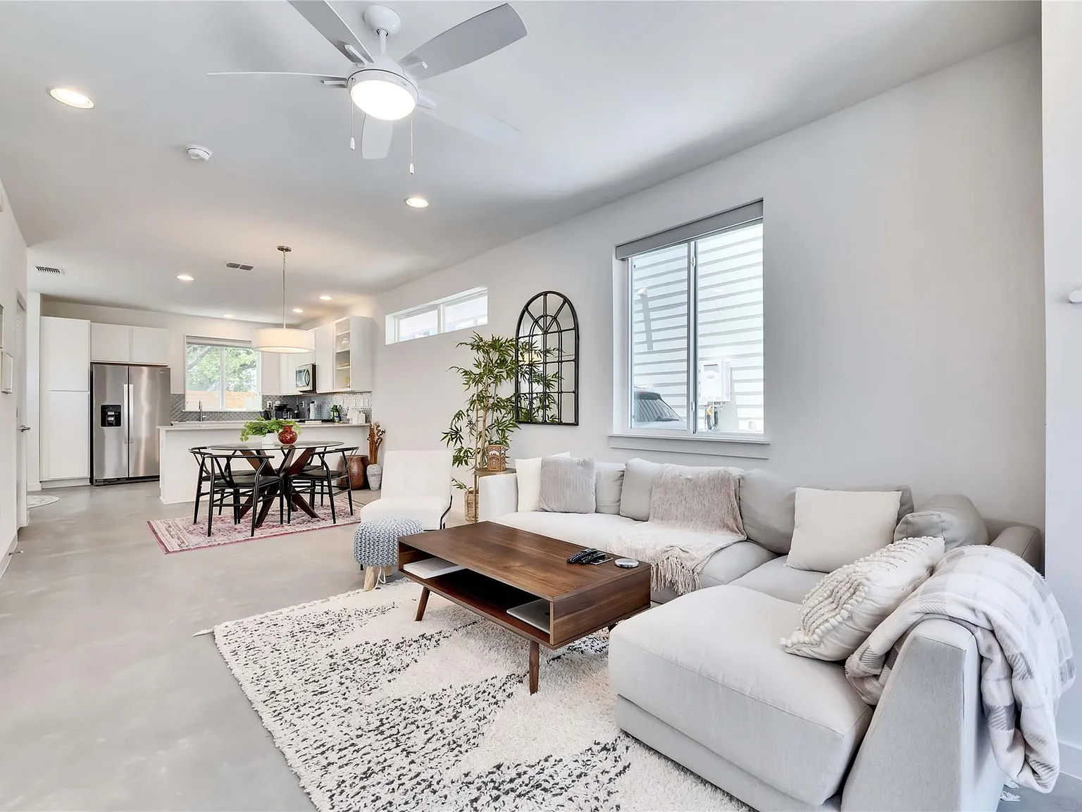 3 bed, 2.5 bath, 1569 sqft, $2,675 — Photo 3