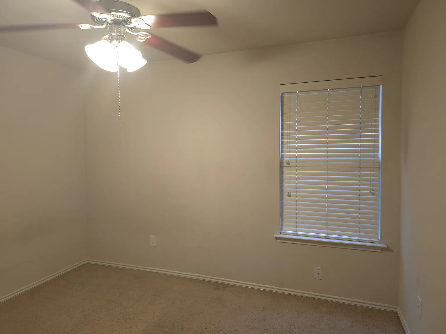 3 bed, 1412 sqft, $2,050 — Photo 2