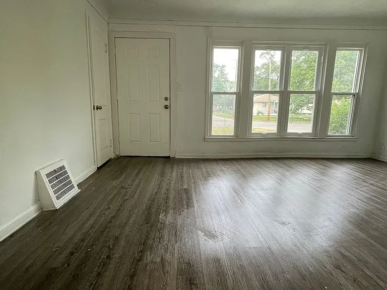 18601 Pembroke Ave — Photo 8