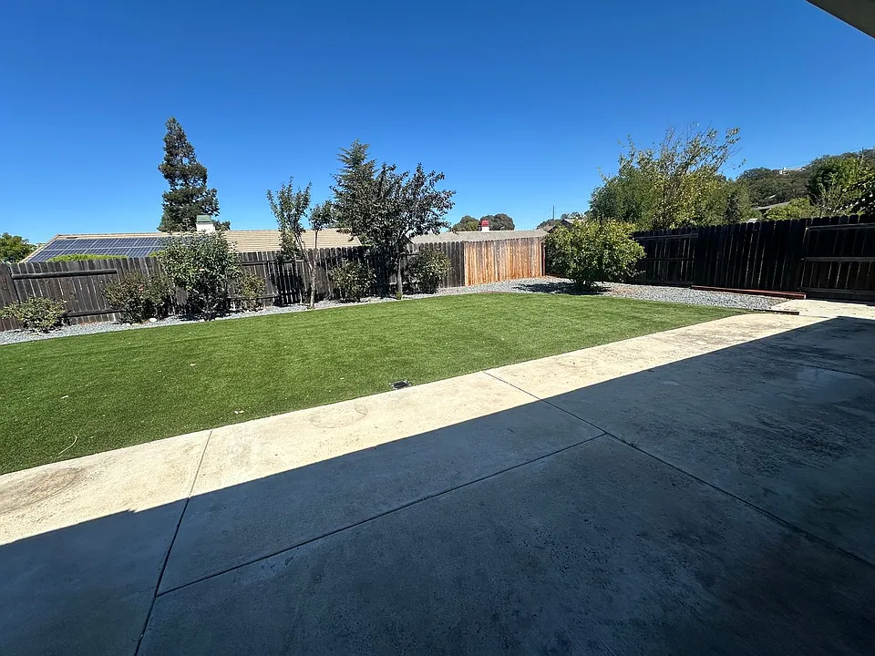 193 Riverbank Ln