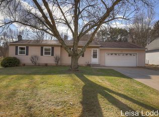 10930 Sconcewood Dr SE, Lowell, MI 49331