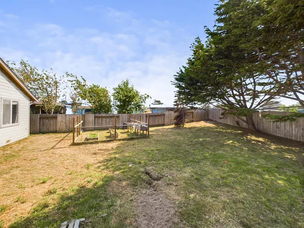 1833 Peninsula Dr, Arcata, CA 95521