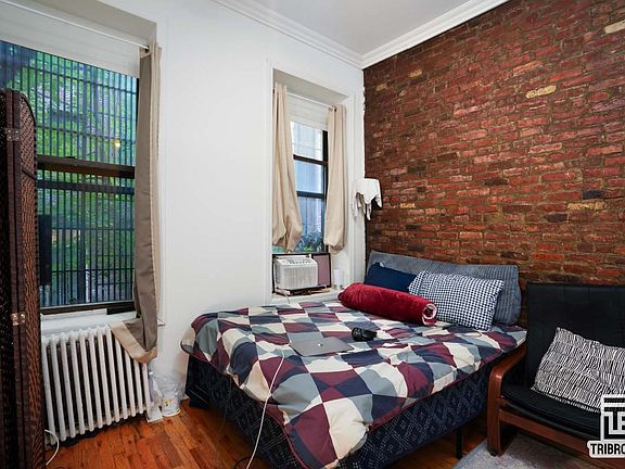 2nd image of 301 W 20th St #3D