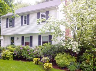 8 Woodlawn Oval, Wellesley, MA 02481