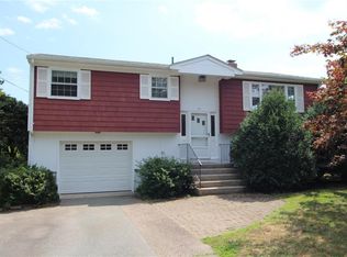 27 Reardon Dr, Middletown, RI 02842
