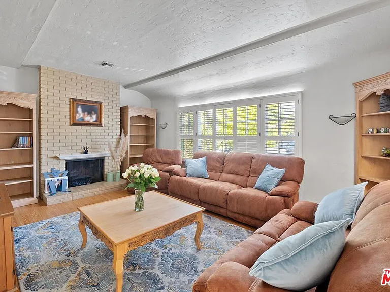 471 S Clark Dr — Photo 23