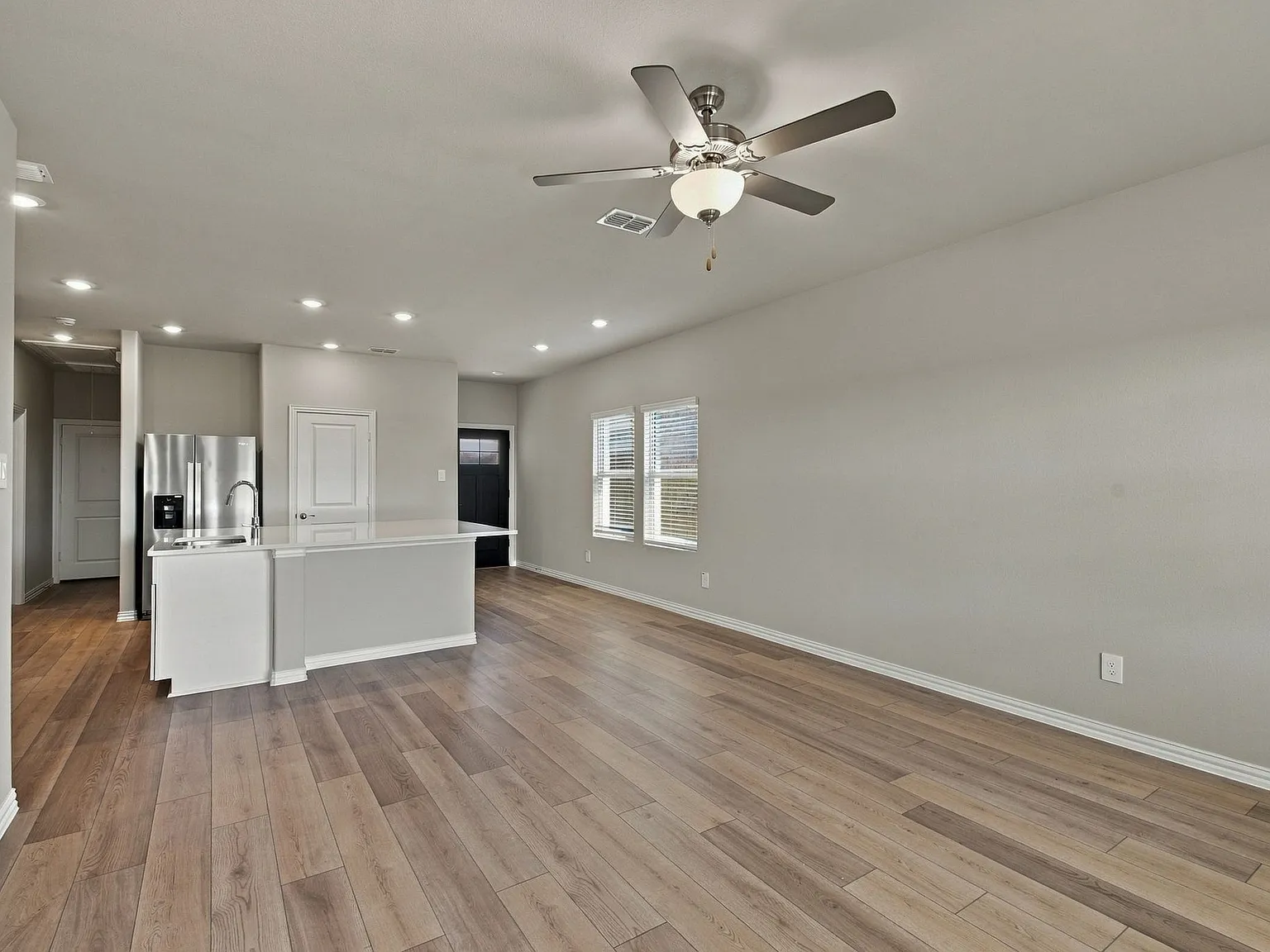 3 bed, 1318 sqft, $2,100 — Photo 2