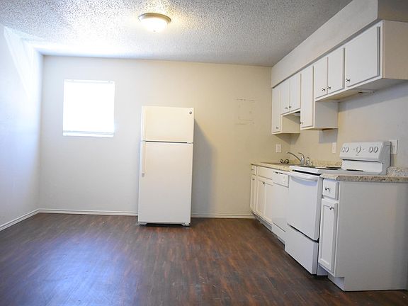 2nd image of 1606 Elkhart Ave APT 15