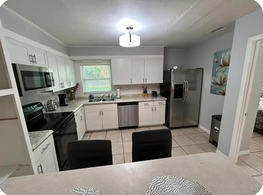 3 bed, 1200 sqft, $2,600 — Photo 2