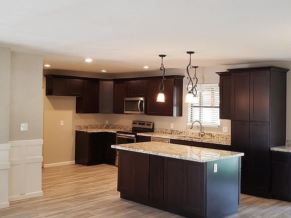 3rd image of 808 W Wilson Ave