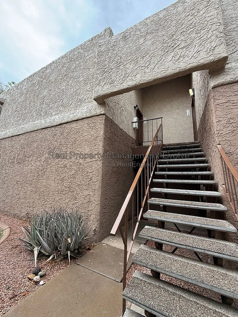 2 bed, 2.0 bath, 1000 sqft, $1,200 — Photo 1