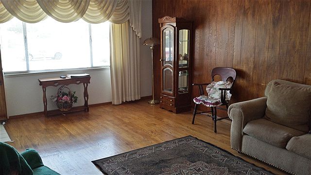 2nd image of 4413 Caren St