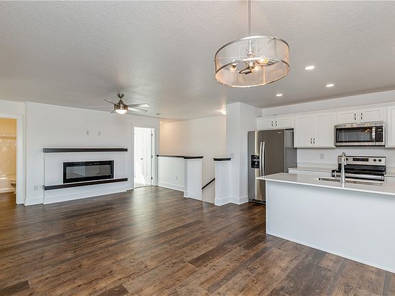 5th image of 675 SE Drumlin Dr