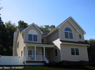 54 Chester St, Locust Valley, NY 11560