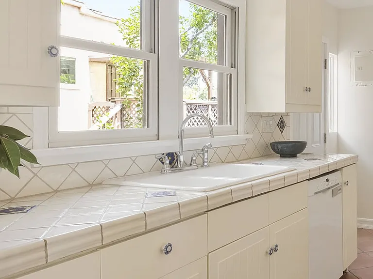 830 Robinson St #830 — Photo 8
