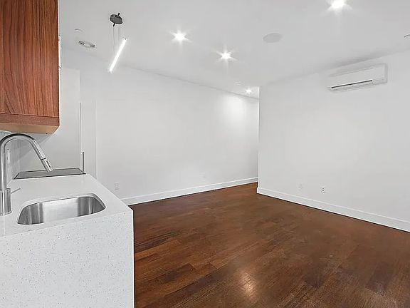 4th image of 214 E 35th St #4B