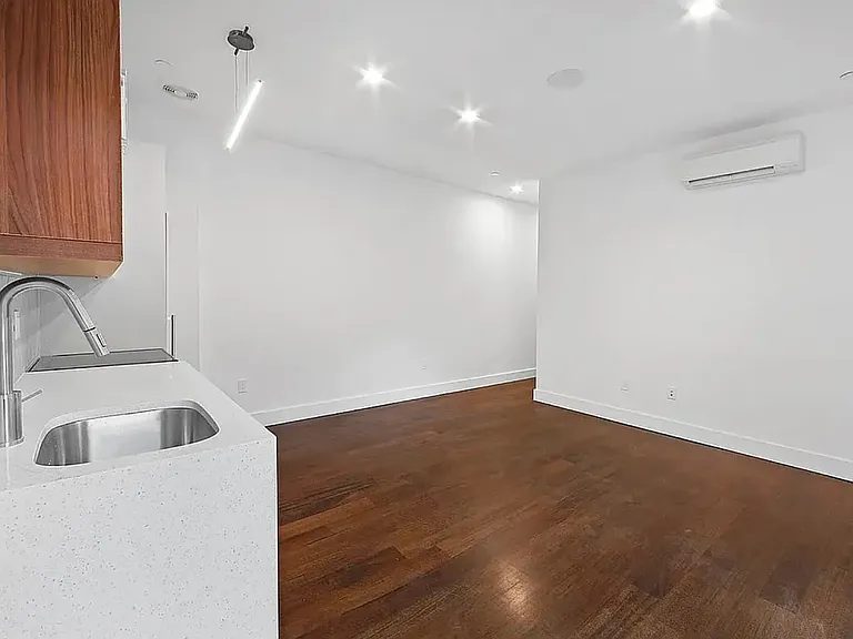 214 E 35th St #4B — Photo 4