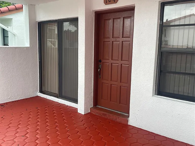 7520 SW 153rd Pl — Photo 1