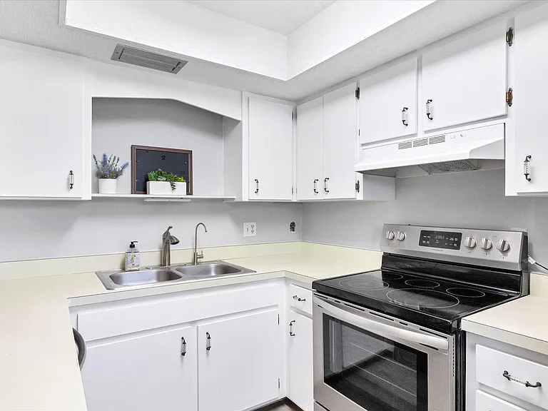 400 Base Ave E #223 — Photo 17
