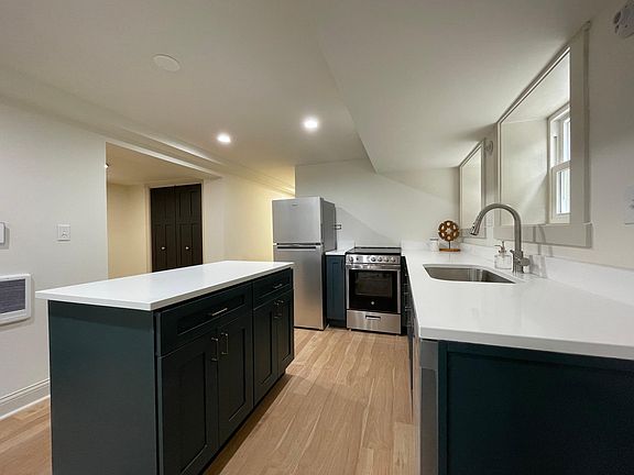 5th image of 1-3651 N Troy St #1