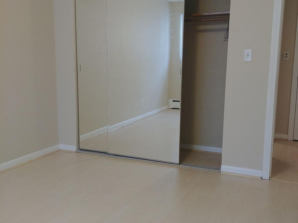 2nd image of 18 Glencoe St #1FF