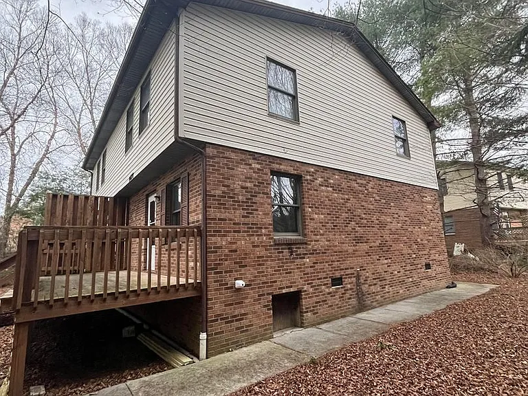 1477 Sandy Cir — Photo 42