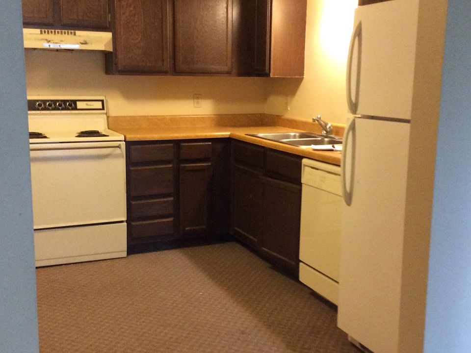 1st image of 320 Lincoln St APT 4