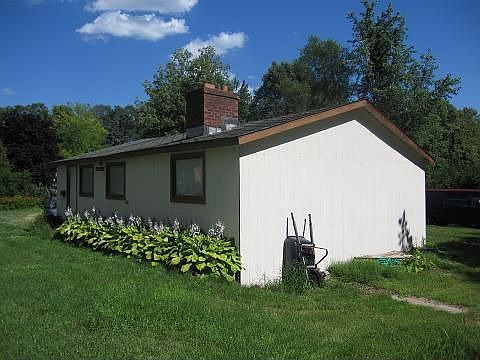 Detached garage/workshop
