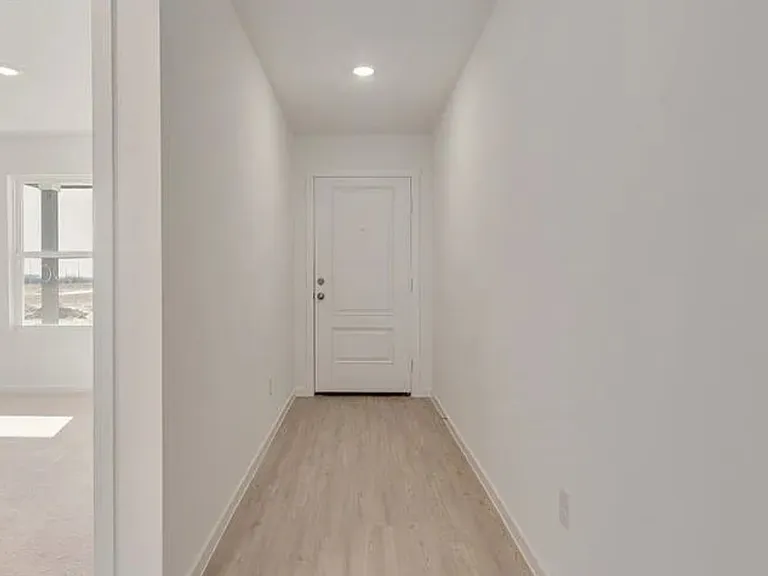 613 Holleman Dr — Photo 3