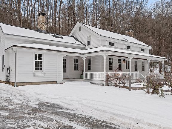 3rd image of 127 Monument Valley Rd