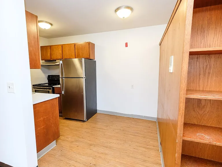 Lake Street Manor — Photo 37