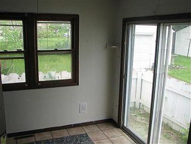 3rd image of 1049 W 20th St