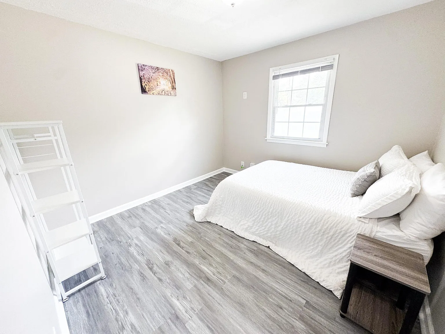 4 bed, 4.0 bath, 2400 sqft, $637 — Photo 1