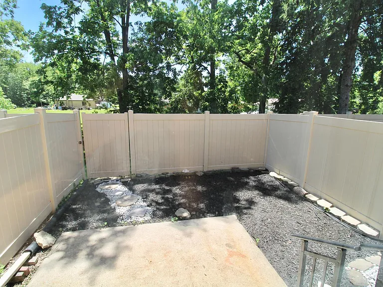 512 Glencoe Ct — Photo 19