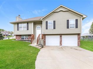 714 SW Graystone Dr, Grain Valley, MO 64029