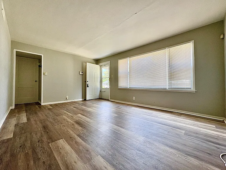 1513 Wilbur St — Photo 3