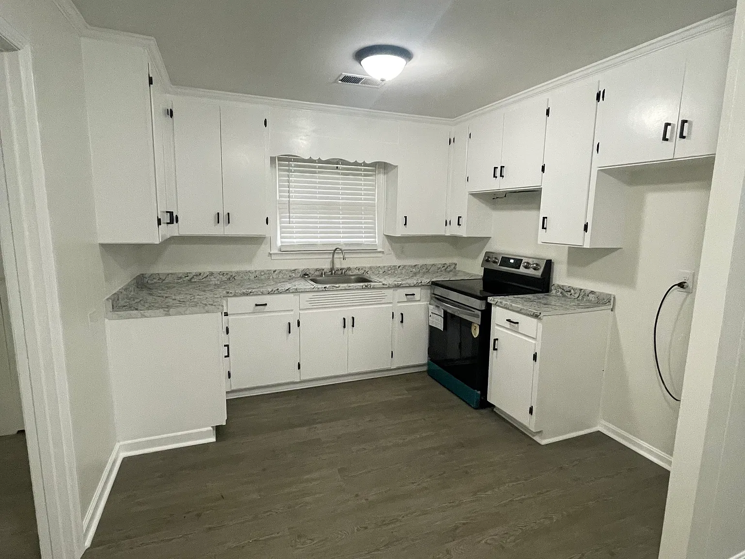 3 bed, 2015 sqft, $1,700 — Photo 2