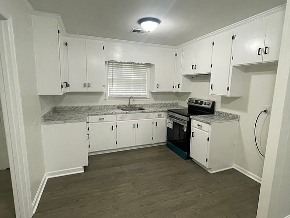 2nd image of 208 Walnut Dr