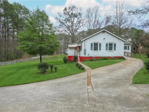 1105 Lakeshore Dr, Jonesboro, GA 30236