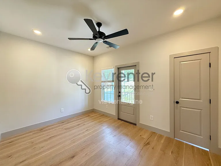 1072 Amelia Ct — Photo 20