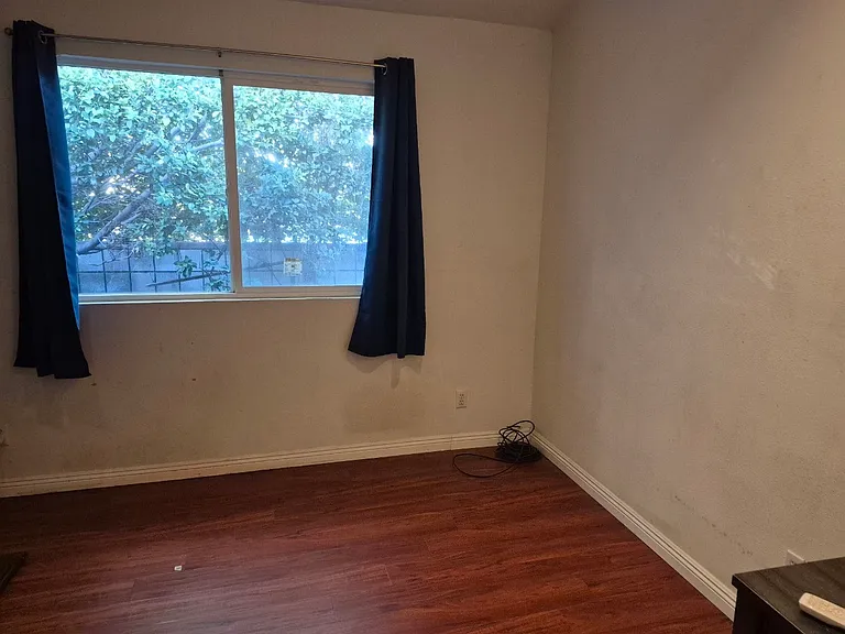 171 Laurel Ave — Photo 2