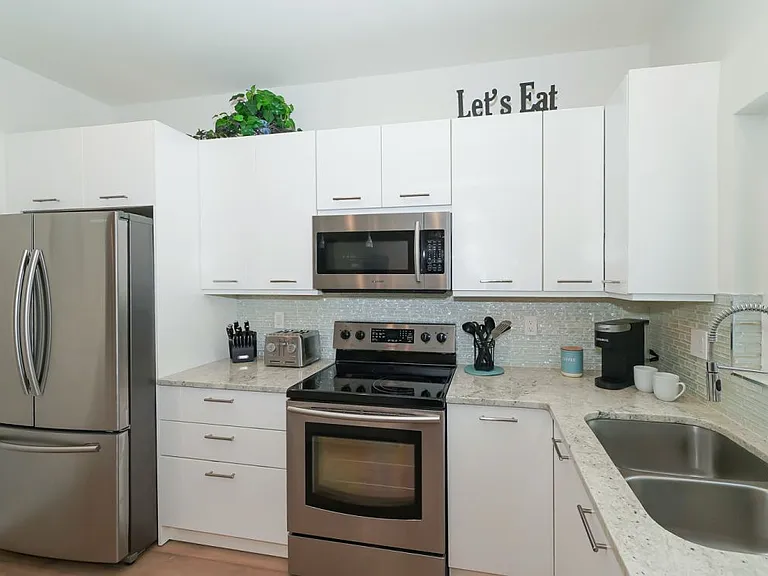 228 Van Buren Dr — Photo 7