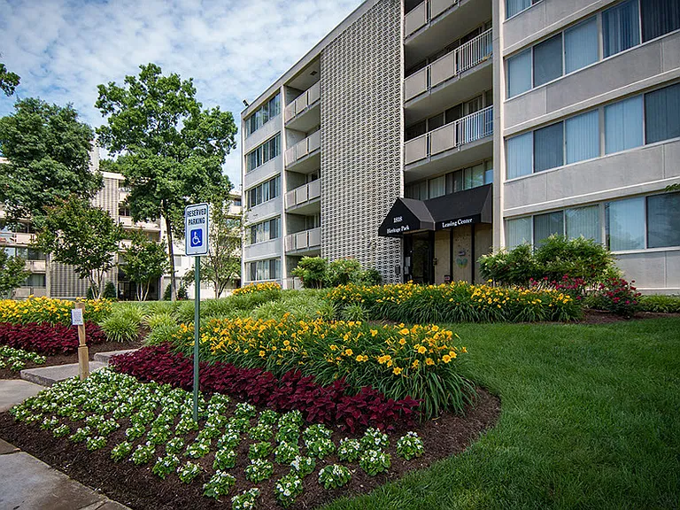Heritage Park Apartments Leasing Office Far