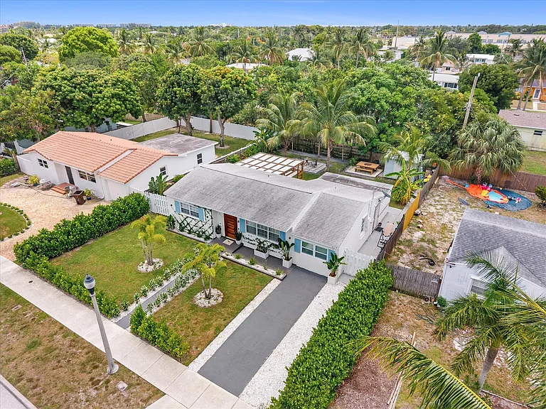 350 Forest Hill Blvd — Photo 33